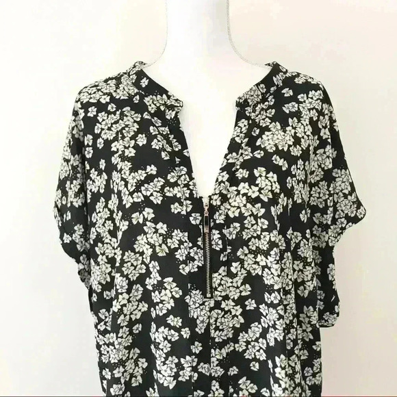 Avenue Gray & Yellow Floral Zip Blouse - Picture 2 of 6
